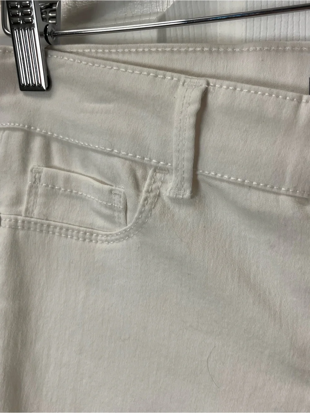 Jordache Women’s White Mid Rise Ankle Length Pull up Pants Size Small Stretchy